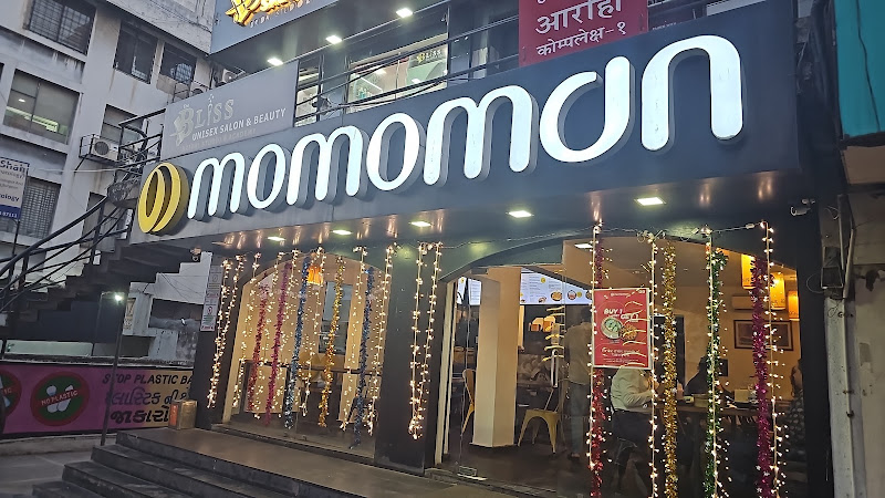 MOMOMAN