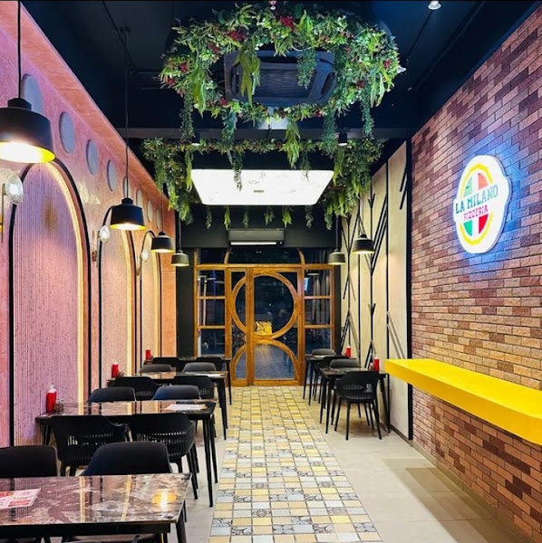 La Milano Pizzeria : Best Pizza in Nava Naroda | Ahmedabad