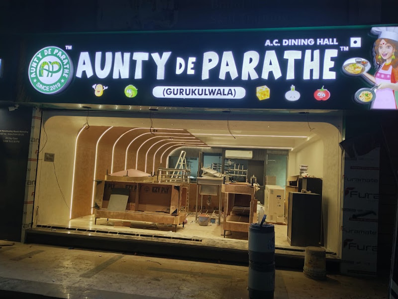 Aunty de parathe,Vastrapur