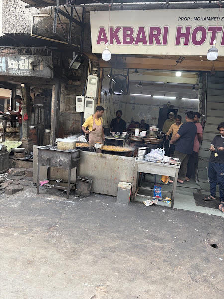 Akbari Hotel