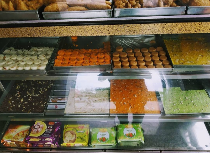 New Charbhuja Chavana & Sweet Mart