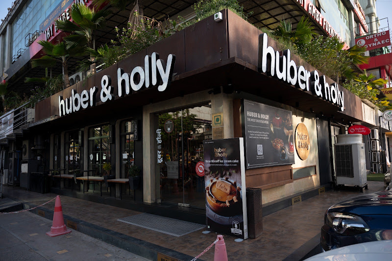 Huber & Holly (Bodakdev)