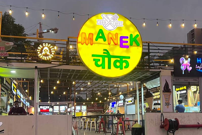 Manek chowk food court