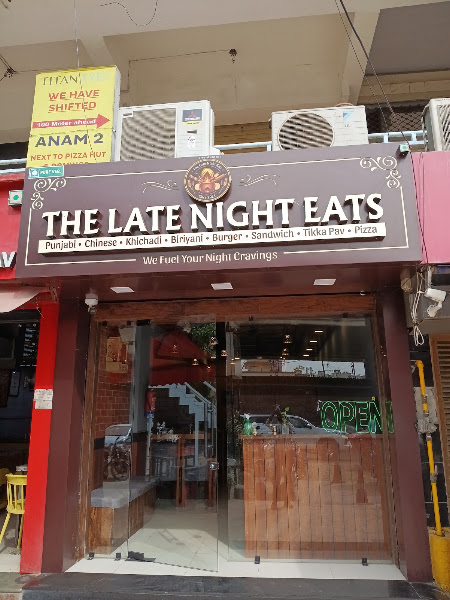 THE LATE NIGHT EATS
