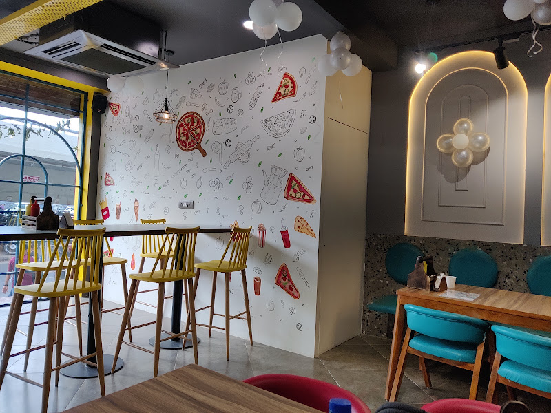 La Milano Pizzeria - Best Pizza in Bapunagar, Ahmedabad