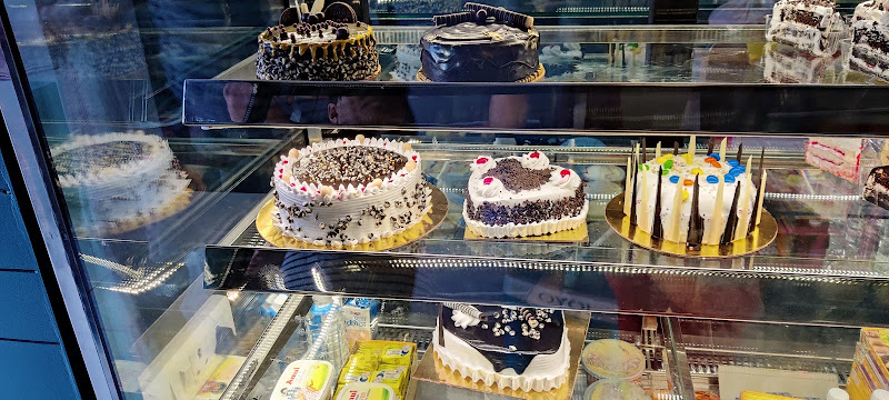 Yummy Cakes and bakers gota Ahmedabad