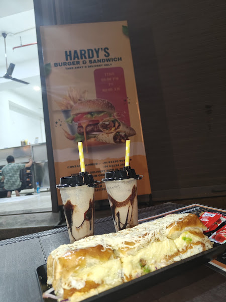 HARDY'S BURGER