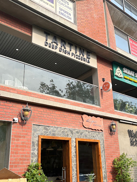 Tartine Deep Dish Pizzeria (Navrangpura)