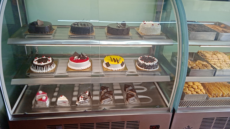 berry the cafe'& cakes