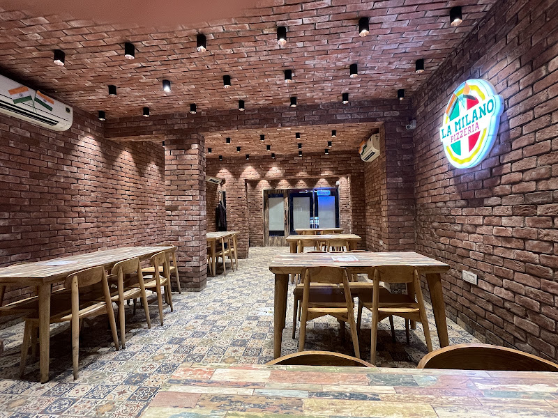 La Milano Pizzeria | Best Pizza in Maninagar, Ahmedabad