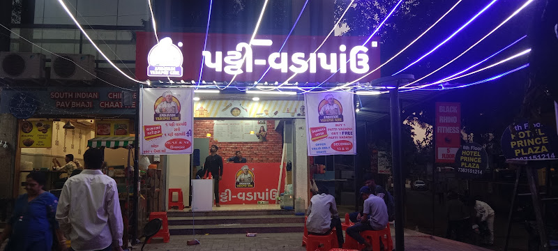 Amdavadi patti vadapav girl paldi