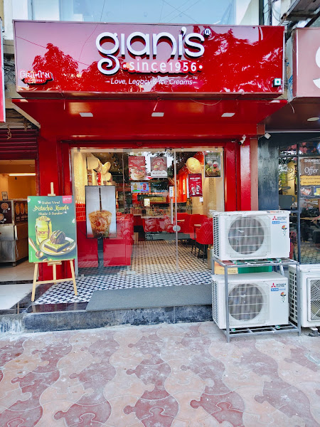 Giani's Ice cream Shakes & Sundaes