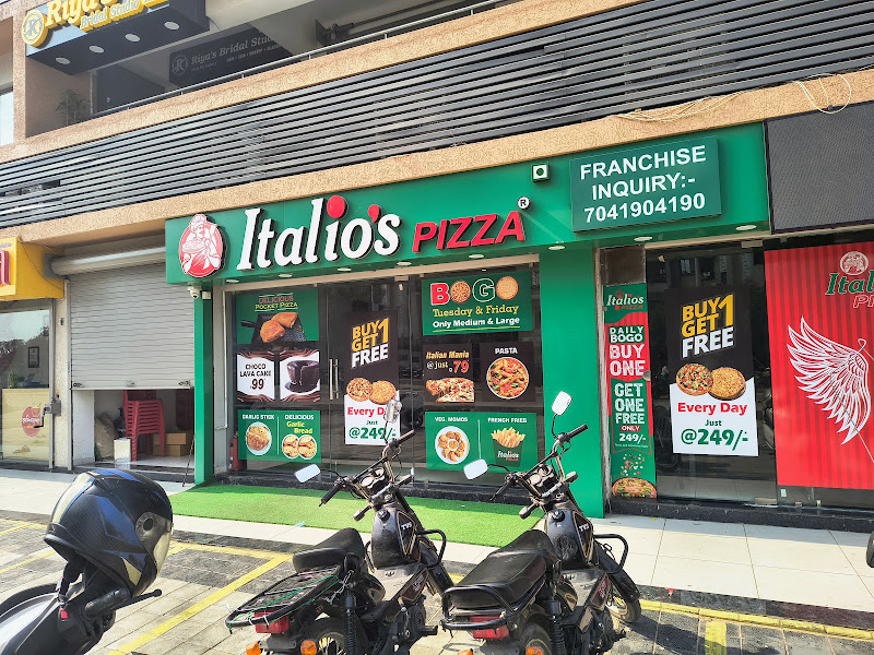 ITALIO'S PIZZA VASTRAL