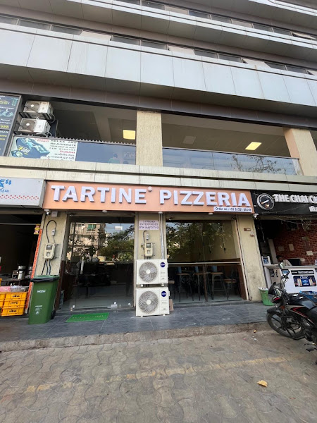 Tartine deep dish pizzeria (Maninagar)