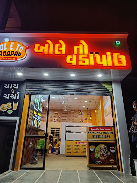 Bole To Vadapav