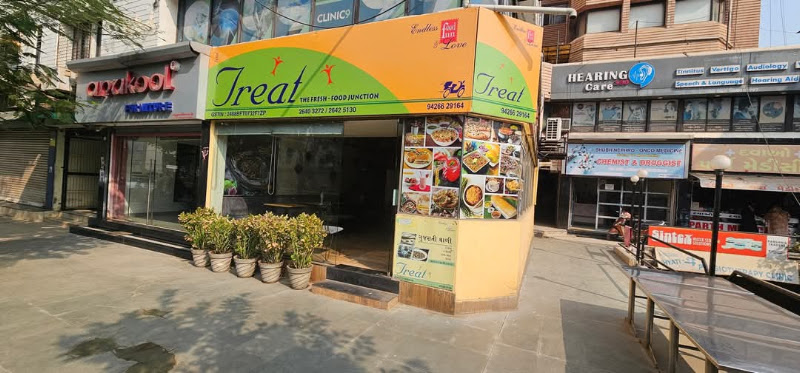 Treat Cafe & Restaurant