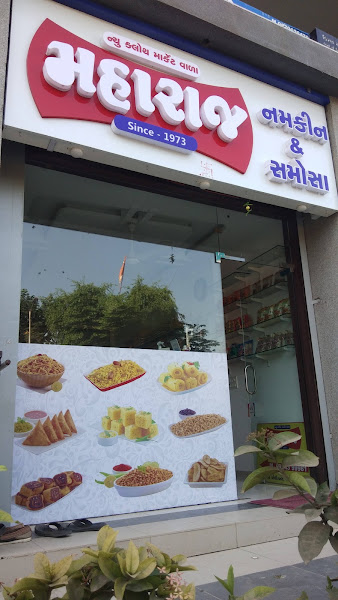 Maharaj Namkeen And Samosa