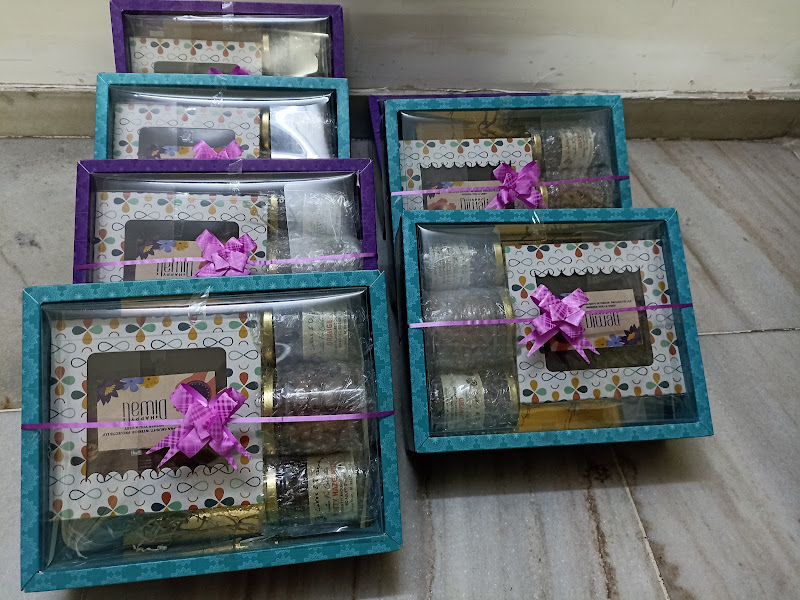 R's Cakes and Desserts