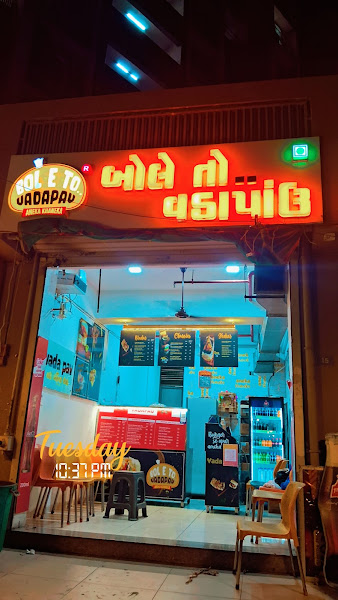 Bole To Vadapav