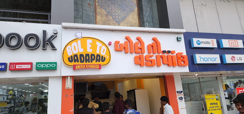 Bole To Vadapav
