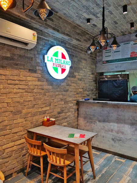 La Milano Pizzeria | Best Pizza in Vastrapur, Ahmedabad