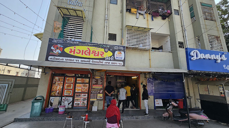 Mangleshwar Bakery