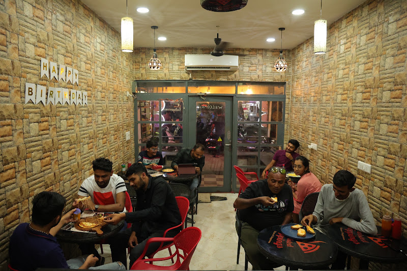 Twisted Toppings Pizzeria: Best Pizza in Ahmedabad & Pizza Restaurant