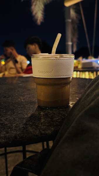 Yours Cafe