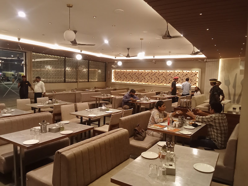 Shree Raghunandan Kathiyawadi Restaurant