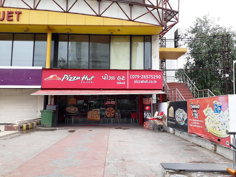 Pizza Hut | Ashram Road, Ahmedabad